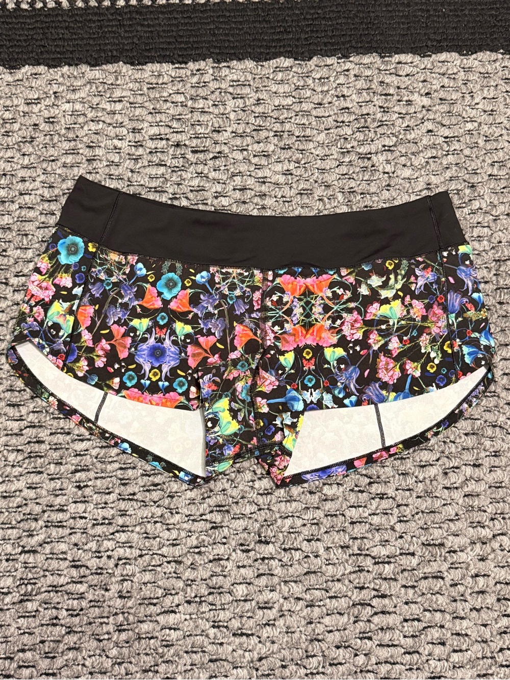 Lululemon Run Times Shorts Women’s Sz 10 Floral Sport Backdrop Lined Running